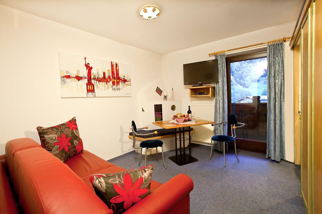 Top Tirol Appartement Губен Номер фото