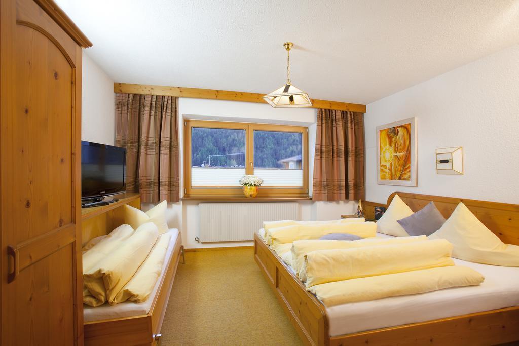 Top Tirol Appartement Губен Номер фото